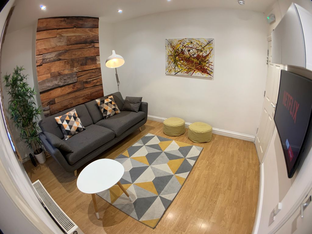 Property photo 3 of 4 Living Room