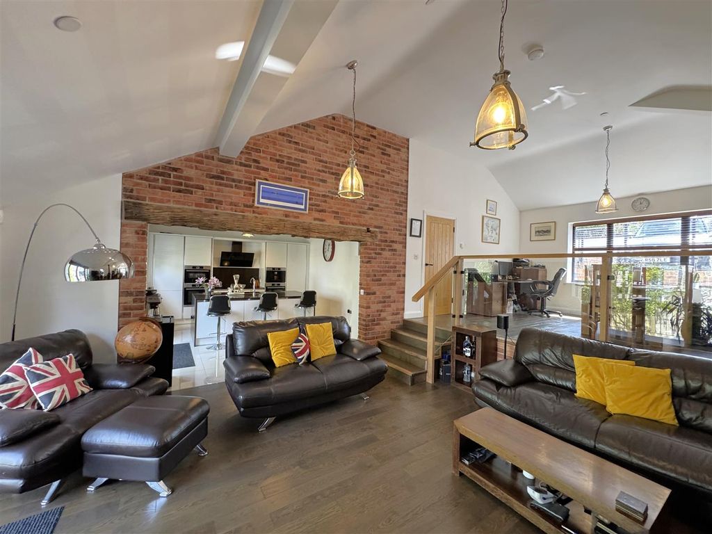 Property photo 2 of 24 6.Jpeg