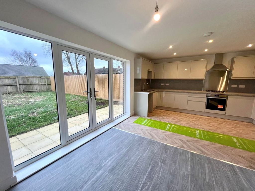 Property photo 2 of 13 Dining Kitchen