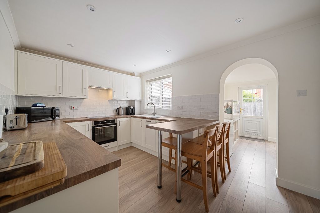Property photo 2 of 14 5433053