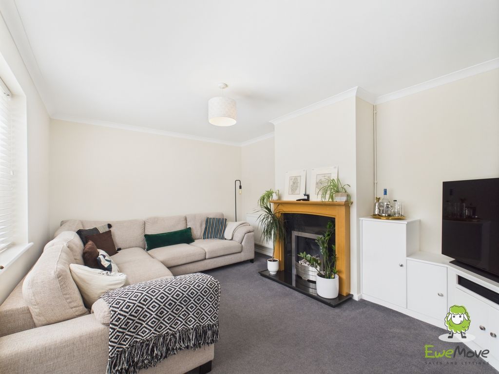 Property photo 3 of 19 Ewemove Estate Agents Basingstoke