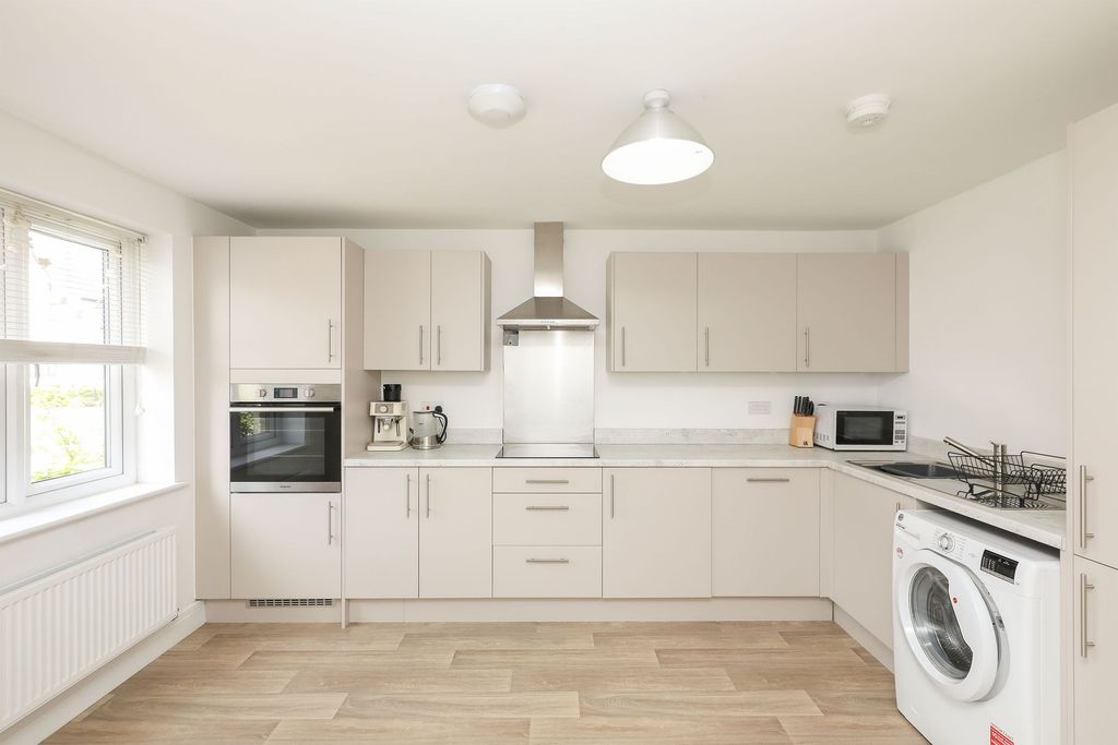 Property photo 3 of 27