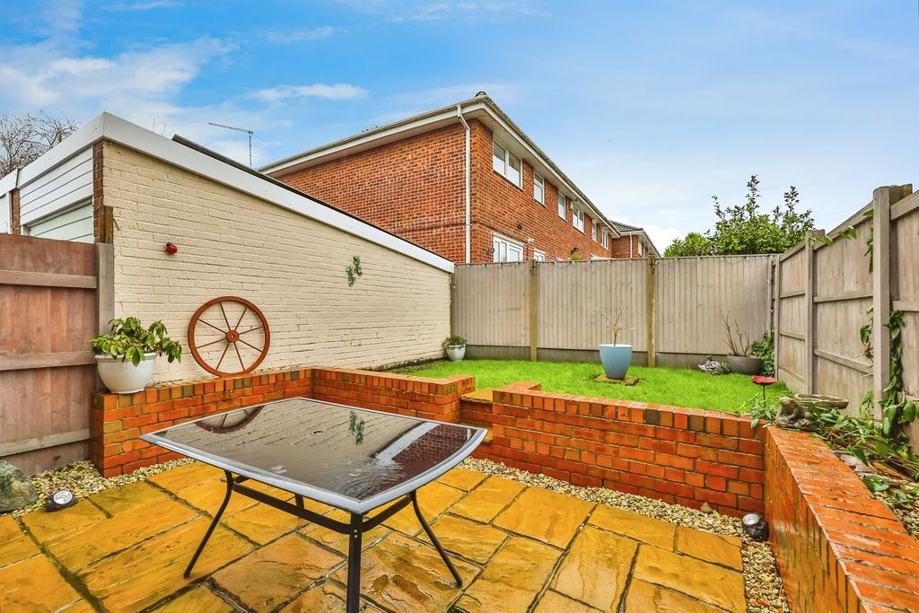 Property photo 2 of 20