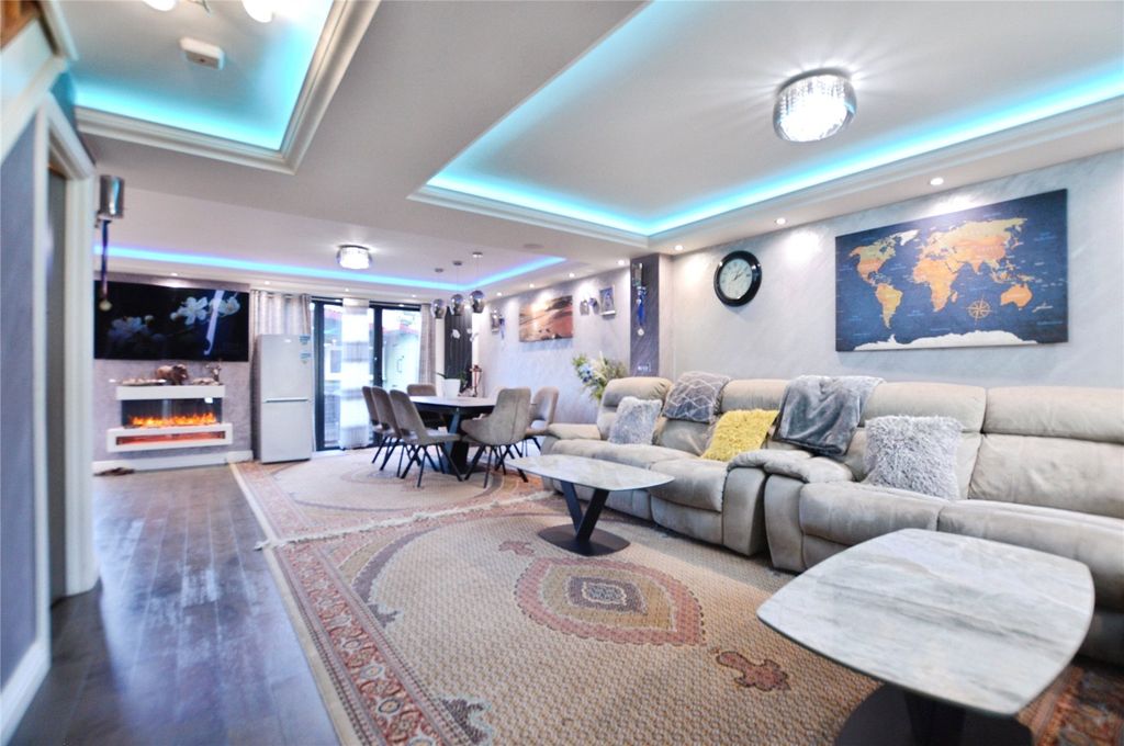 Property photo 2 of 17 Living Room