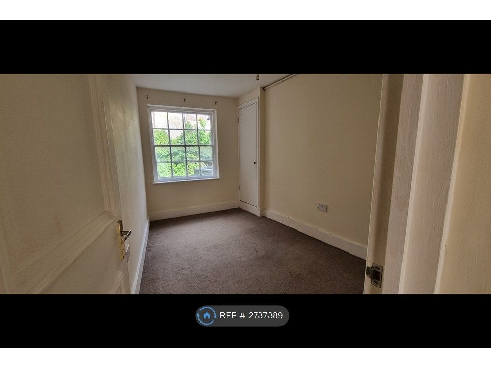 Property photo 2 of 9 Bedroom