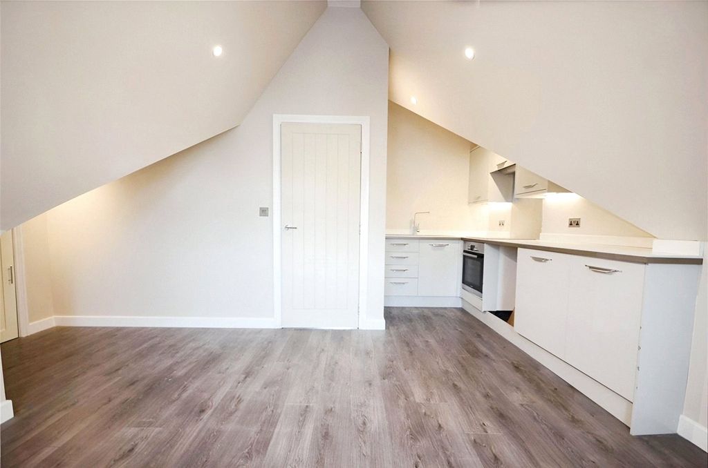 Property photo 2 of 7 Picture No. 10