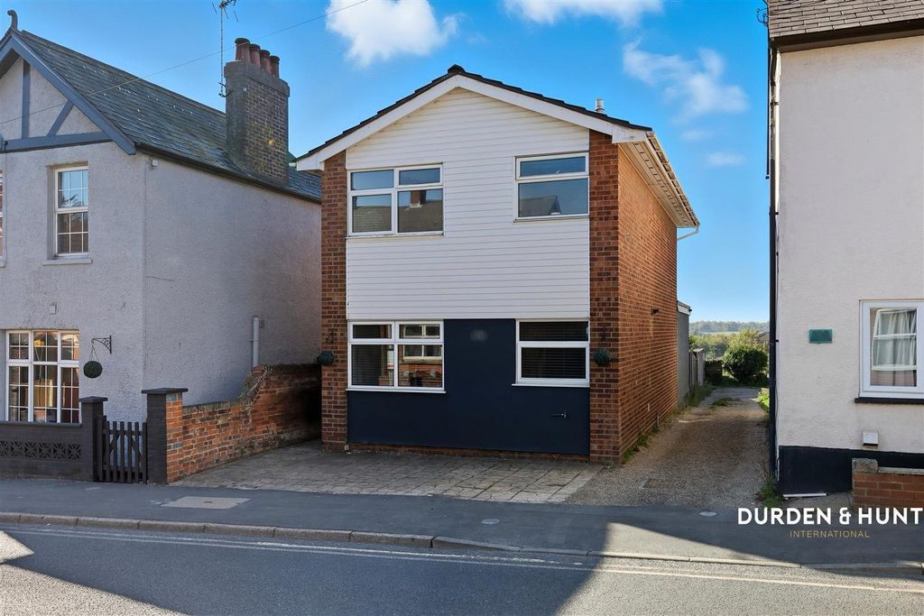 Property photo 1 of 19 Bergholt Road