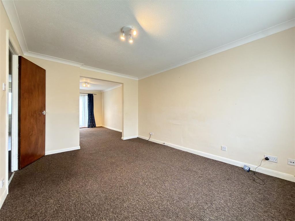 Property photo 2 of 14 Lounge