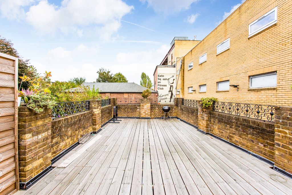 Property photo 3 of 7 Terrace