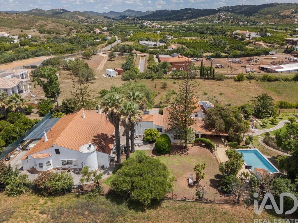 Property photo 1 of 40