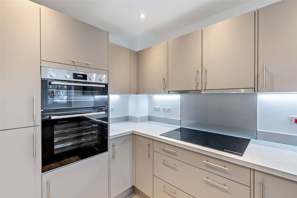 Property photo 2 of 8 Picture No. 13