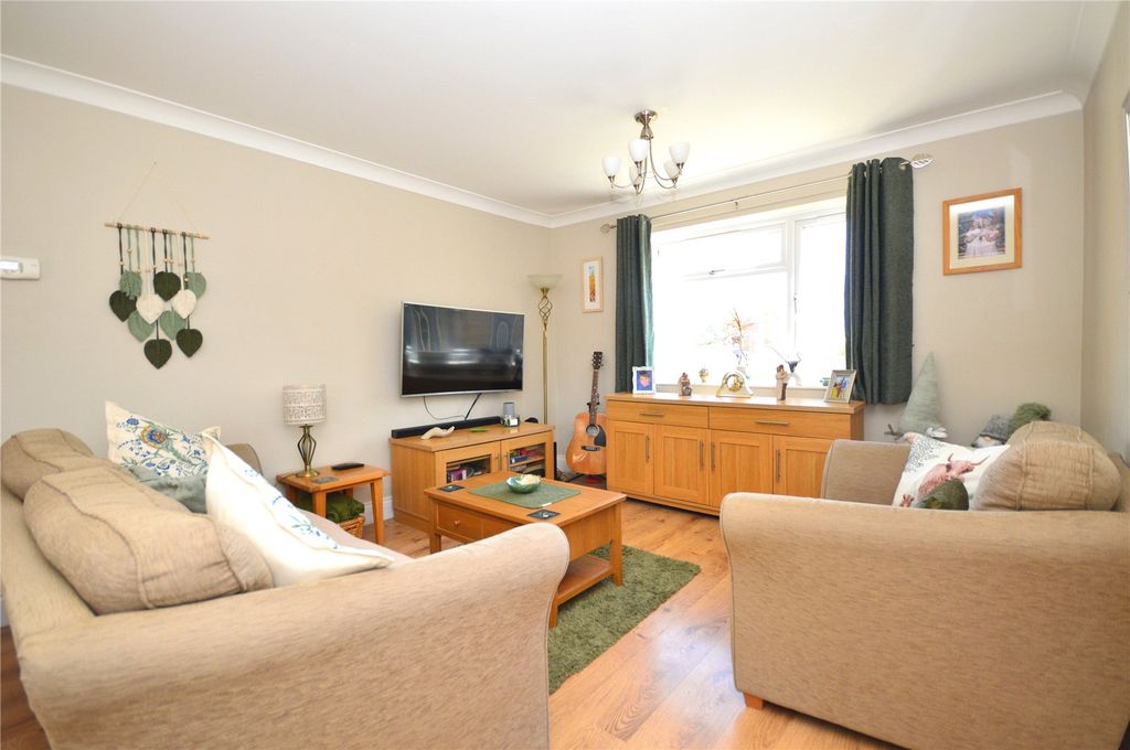 Property photo 2 of 23 Sitting Room