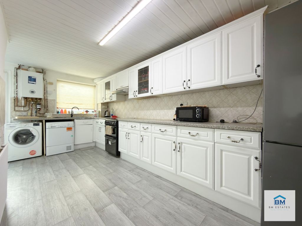 Property photo 3 of 8 Photo 4