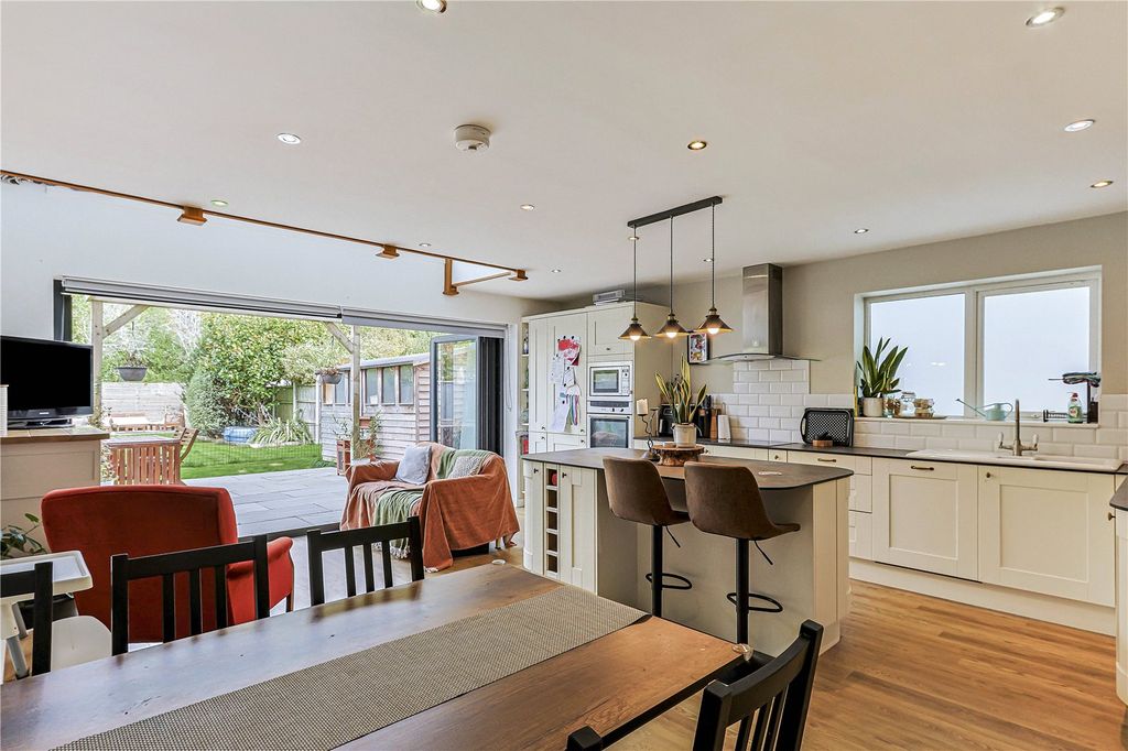 Property photo 3 of 28 Kitchen/Dining