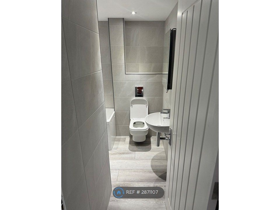 Property photo 1 of 13 Bathroom