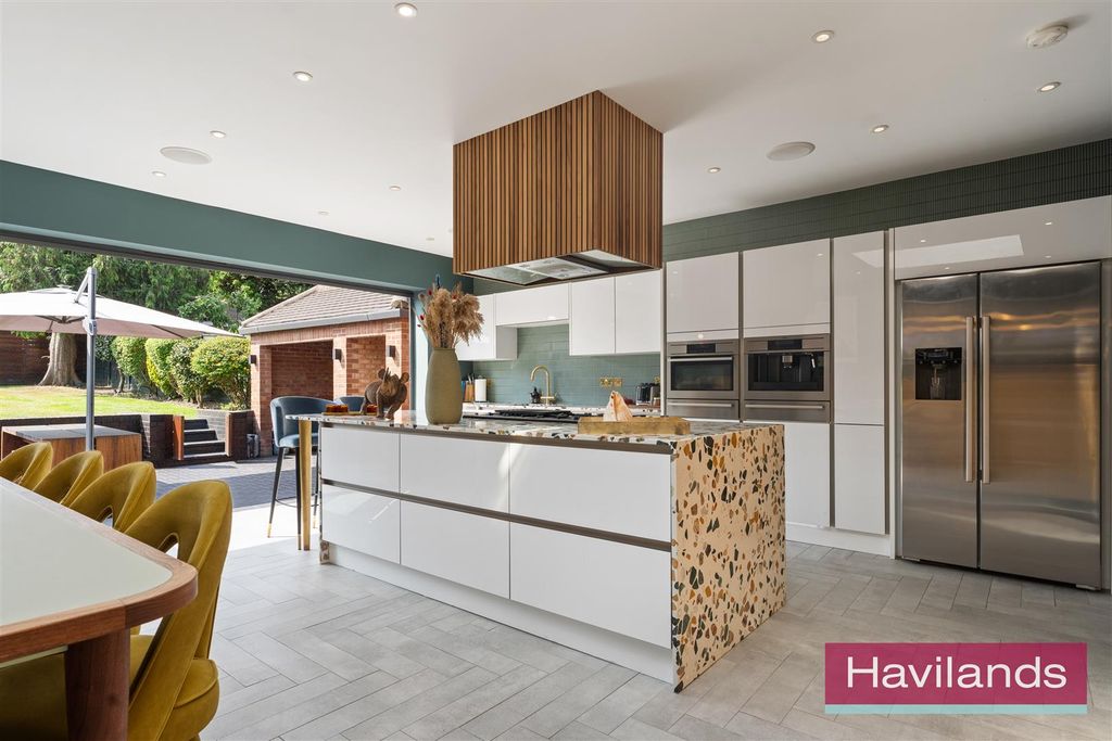 Property photo 1 of 20 Winchmore Hill Road-15.Jpg