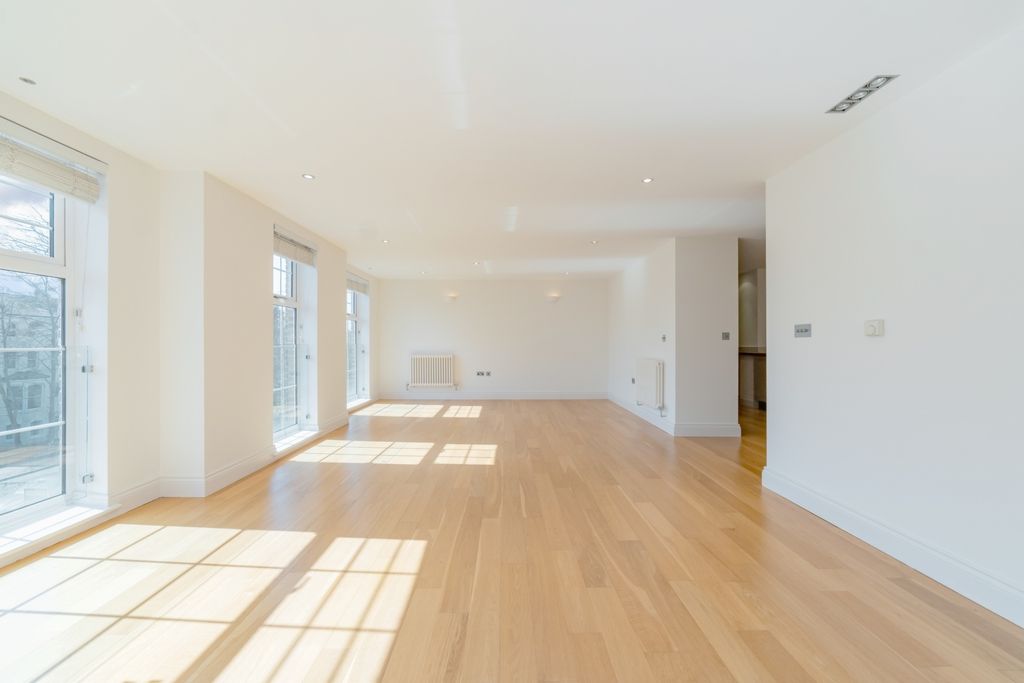 Property photo 3 of 10 Photo 8