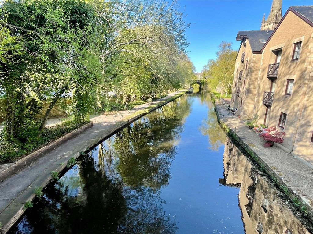 Property photo 3 of 15 Nearby Canal