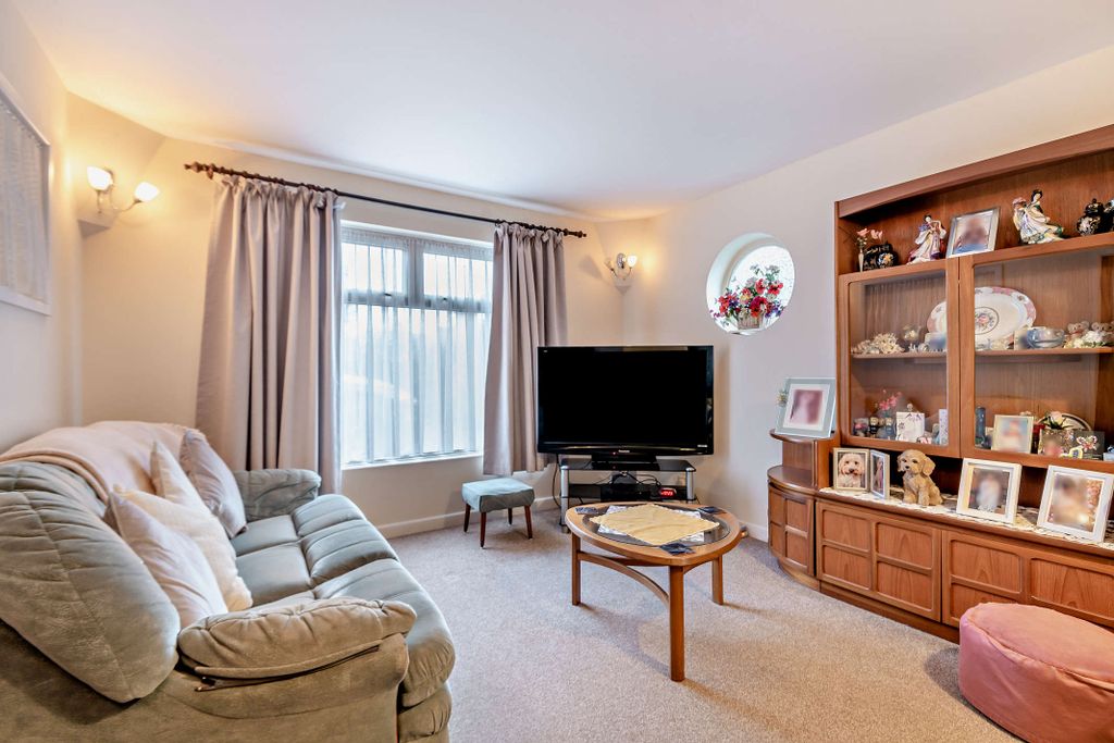 Property photo 2 of 24