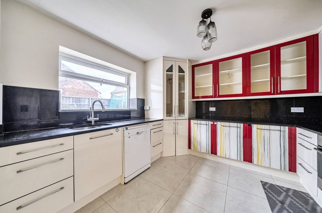 Property photo 2 of 20 Picture No. 30