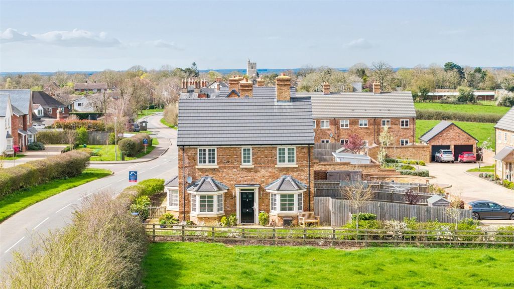 Property photo 1 of 18 Cherry Leas, Great Horwood