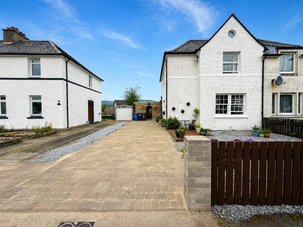 Property photo 2 of 31