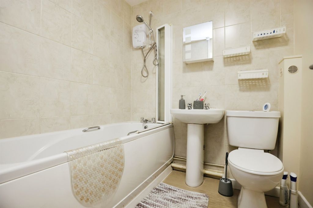 Additional image 8 of 2 bed flat for saleCambridge Street, Rugby CV21