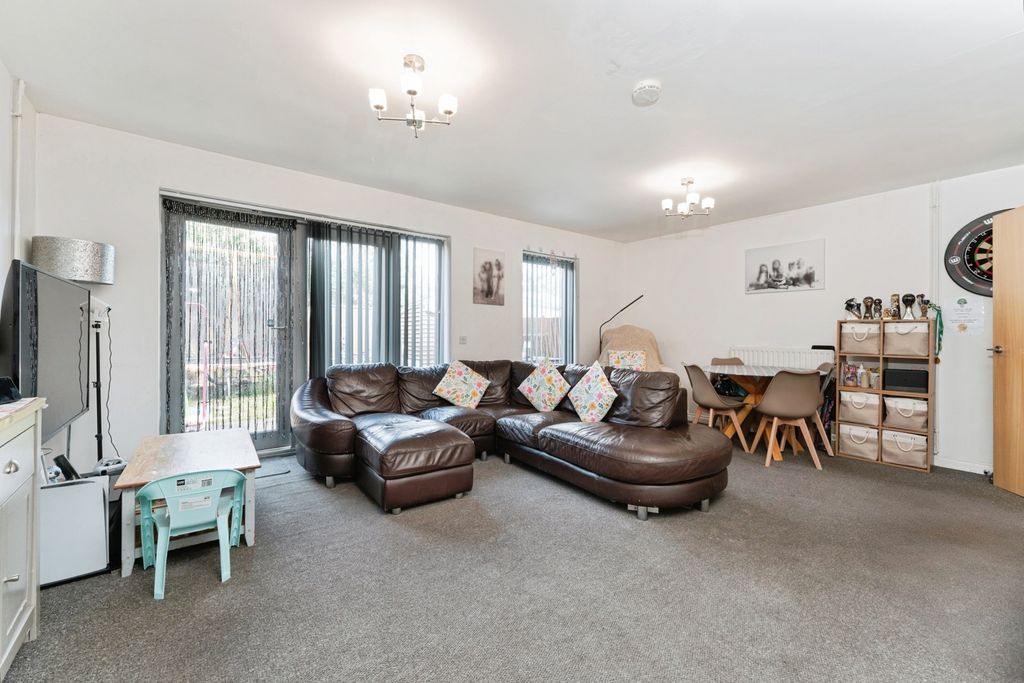 Property photo 2 of 15 Pbox-Img.Jpg