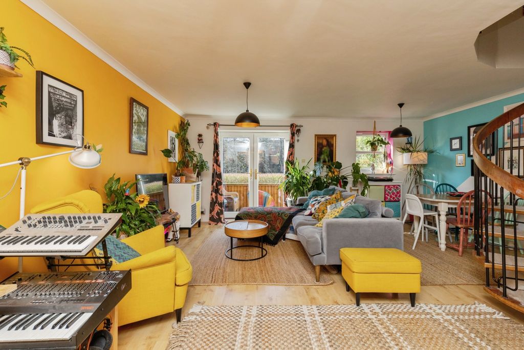 Property photo 2 of 14