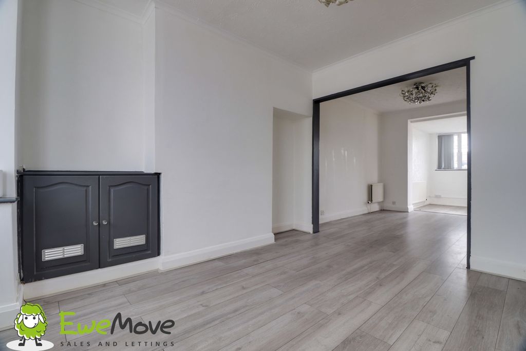 Property photo 1 of 8 Chesford Road By Ben Brind Ewemove Sales &amp; Letting
