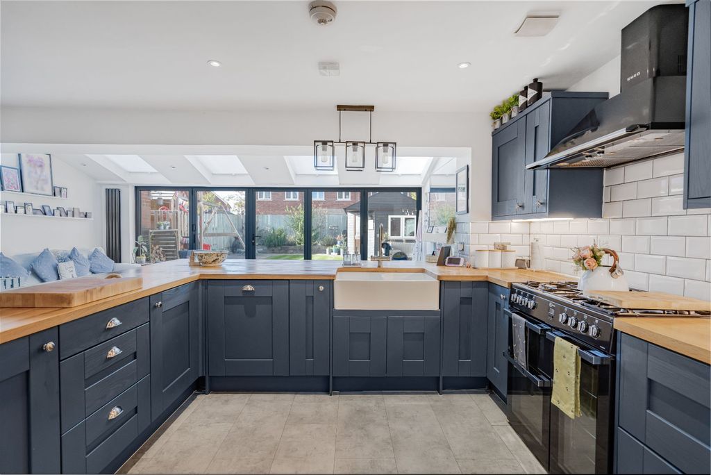 Property photo 3 of 26 Kitchen