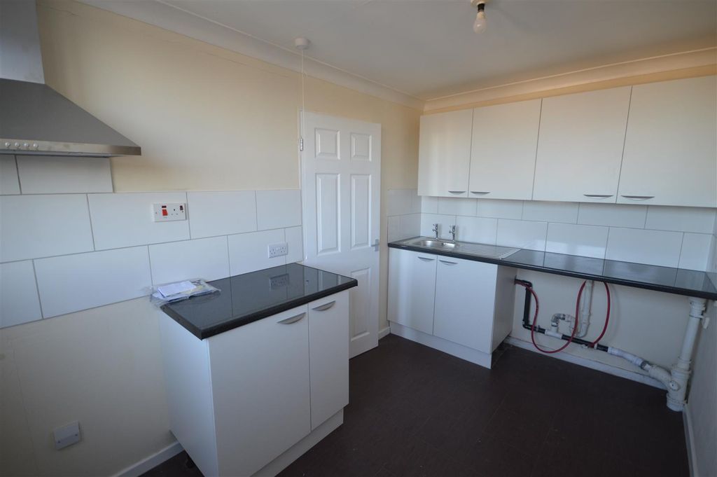 Property photo 2 of 4 Kitchen