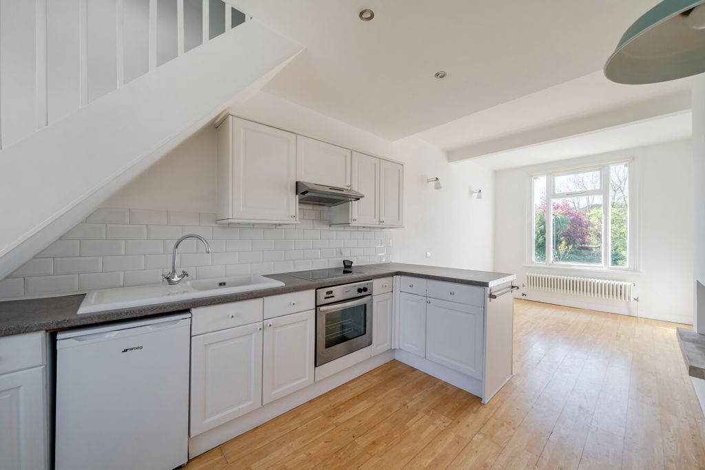 Property photo 3 of 14 1441930-10-69De0A...