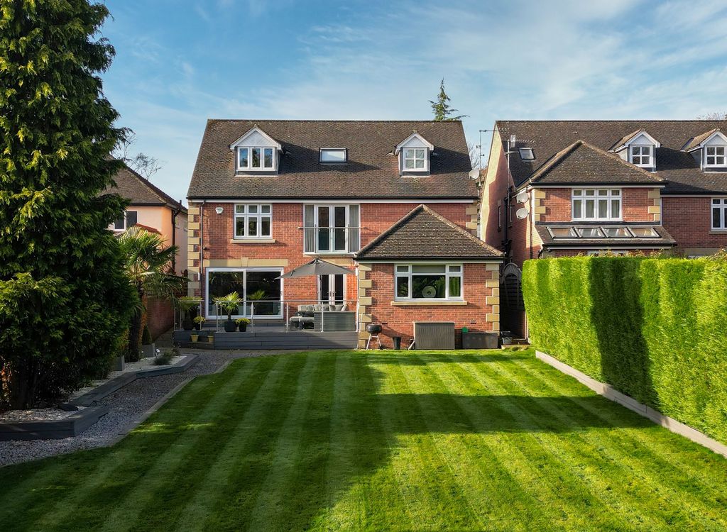 Property photo 1 of 33
