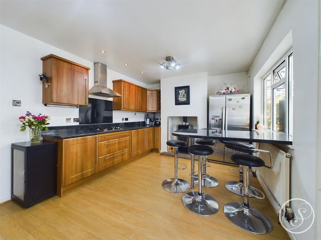 Property photo 3 of 20 Kitchen