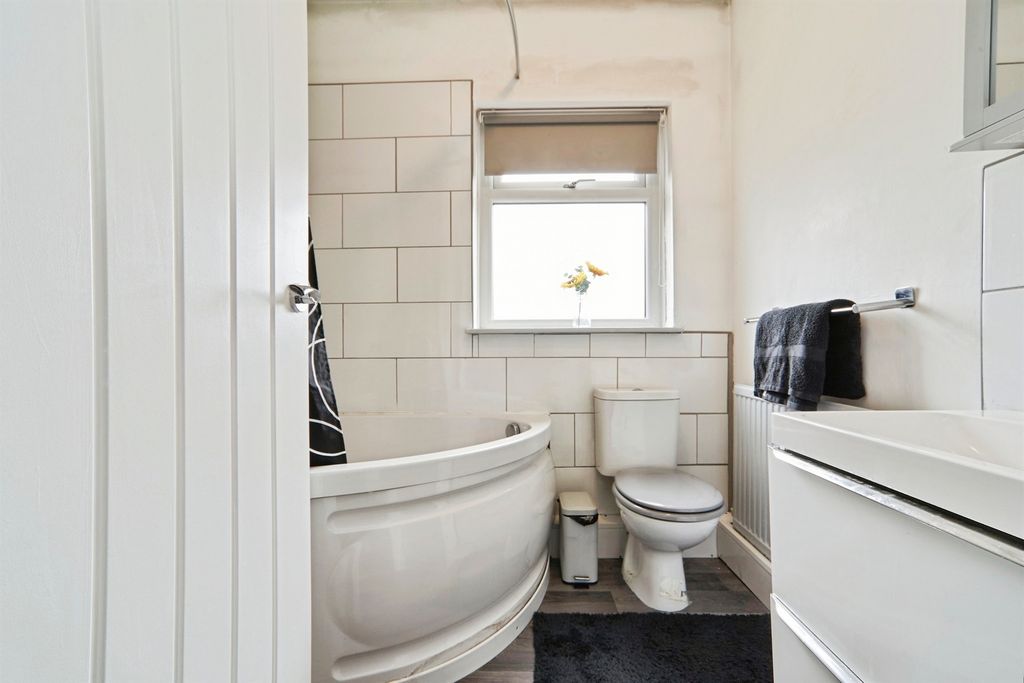 Additional image 4 of 2 bed flat for saleHollings Street, Bingley BD16