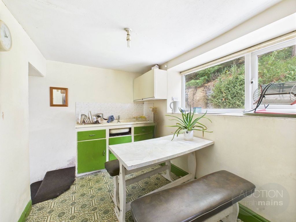 Property photo 3 of 12 Kitchen
