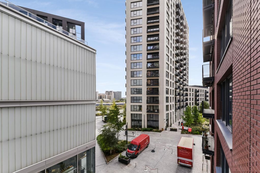 Property photo 3 of 12