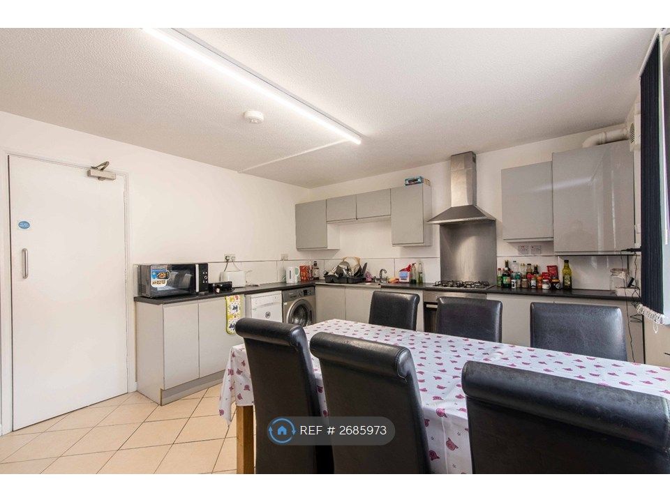 Property photo 2 of 11 Large Kitchen And Dining For 6