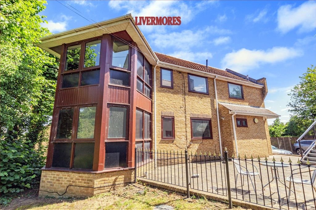 Property photo 1 of 13 External