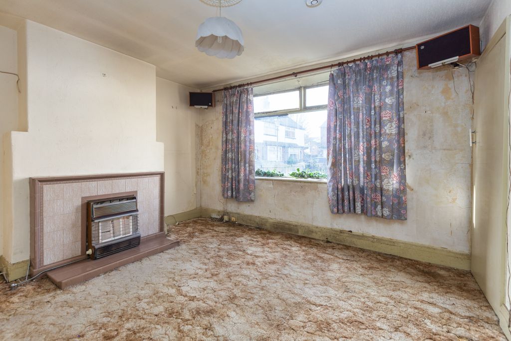 Property photo 2 of 16