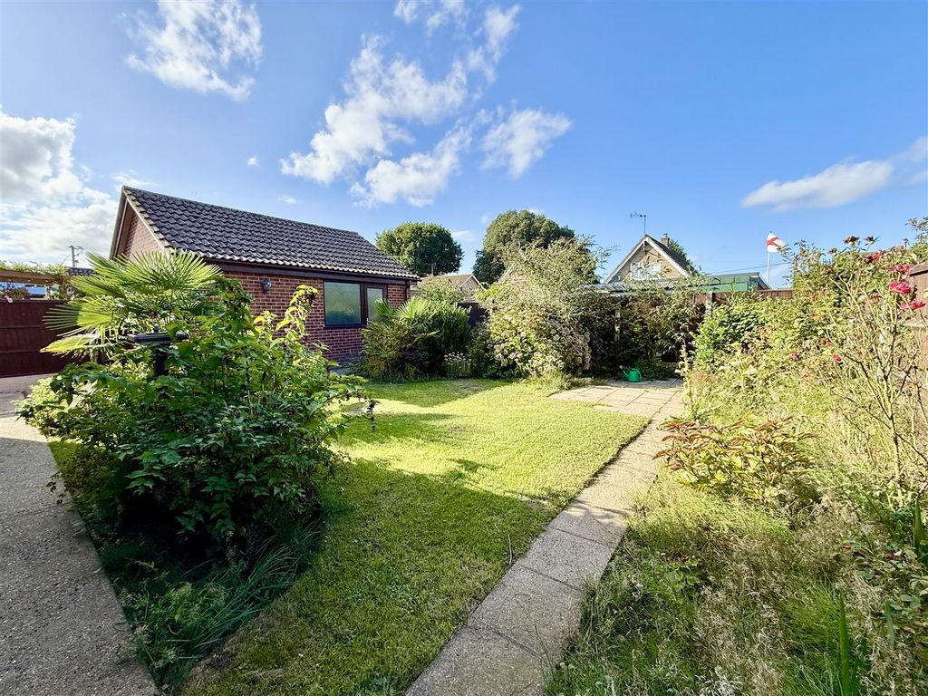 Property photo 3 of 17 Garden