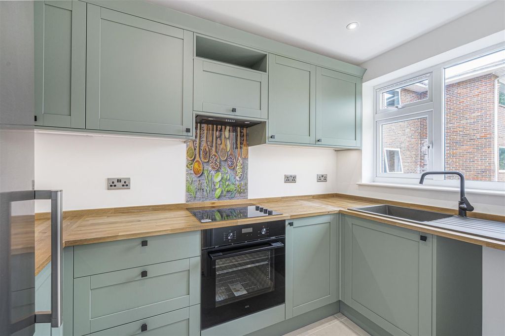 Property photo 2 of 18 Kitchen