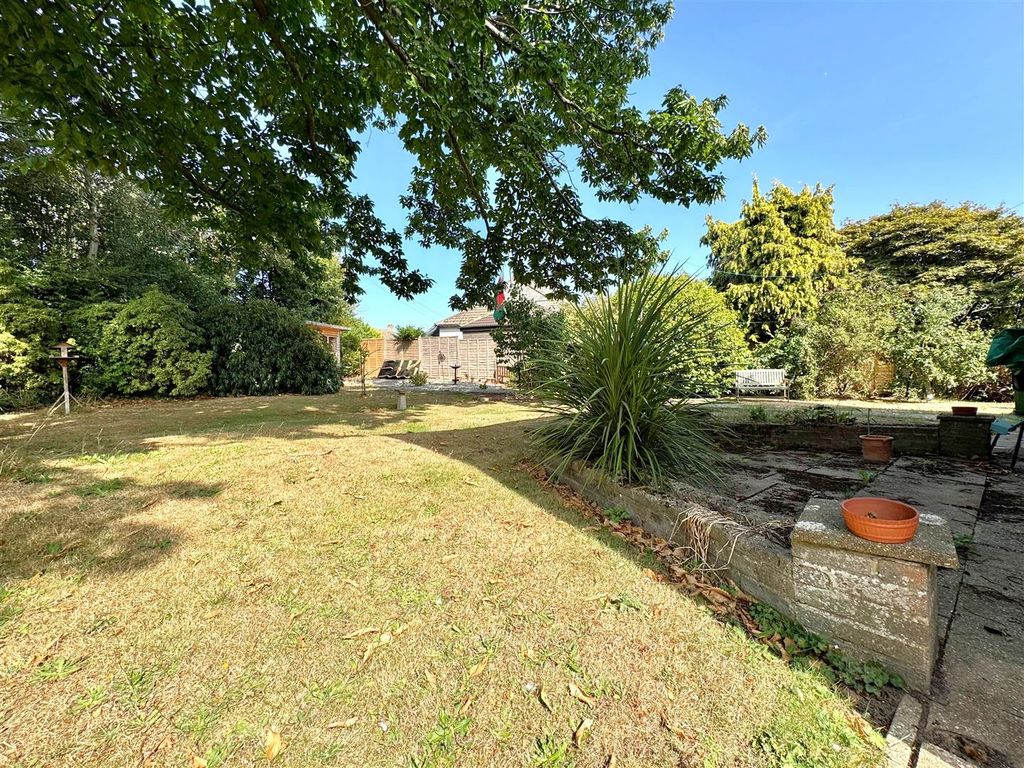 Property photo 2 of 16 Garden 3.Jpg