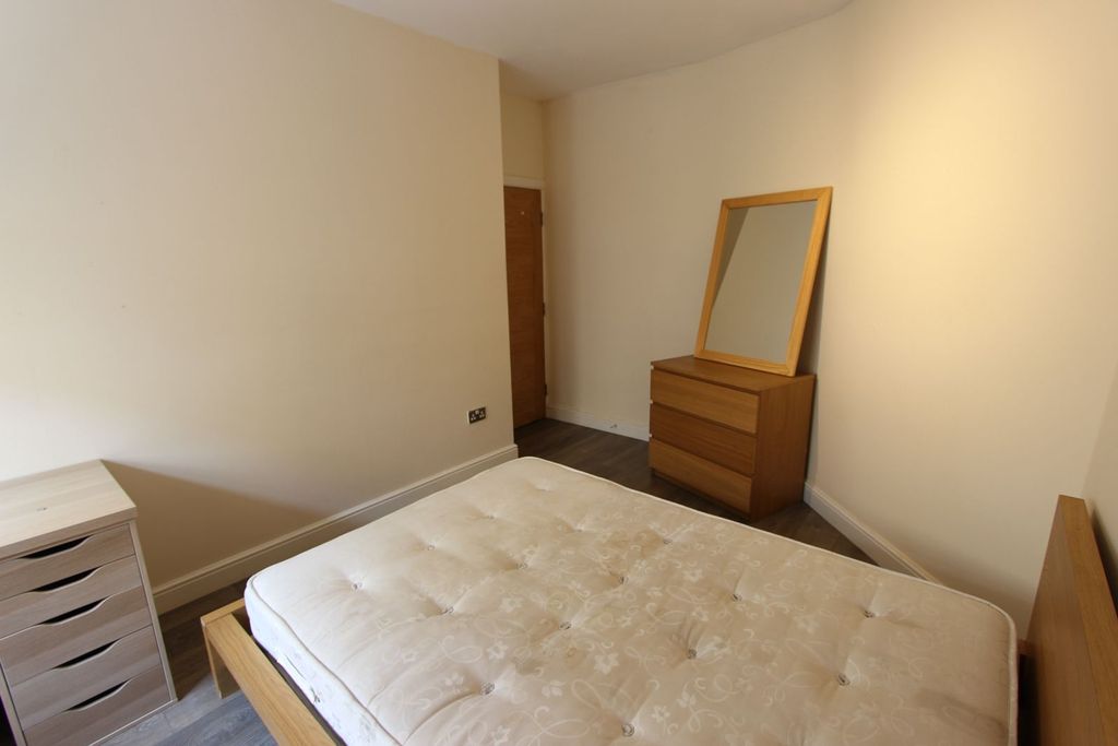 Property photo 2 of 32