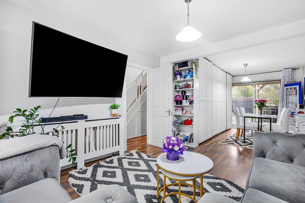 Property photo 2 of 12 842A5810Hdr