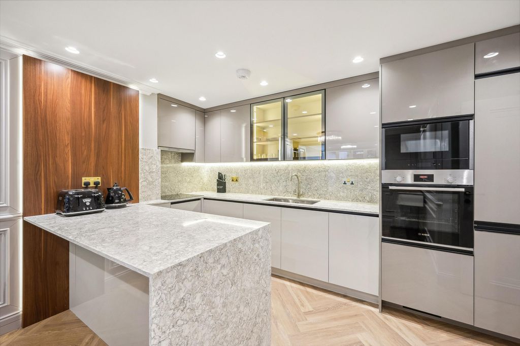 Property photo 3 of 16 Image