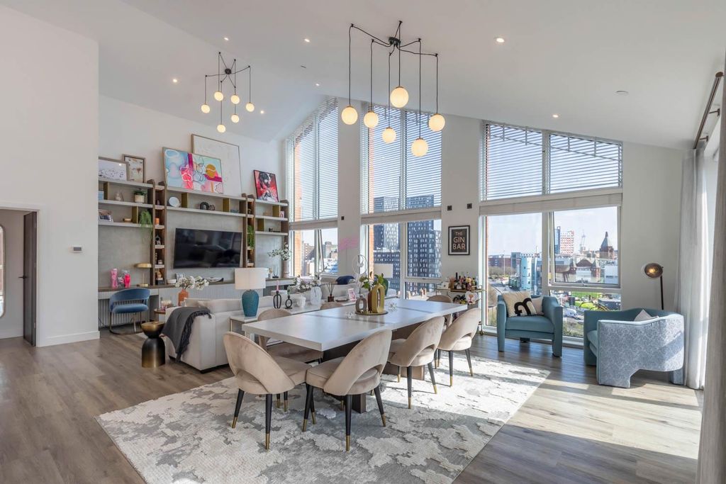 Property photo 2 of 45 Dining Area