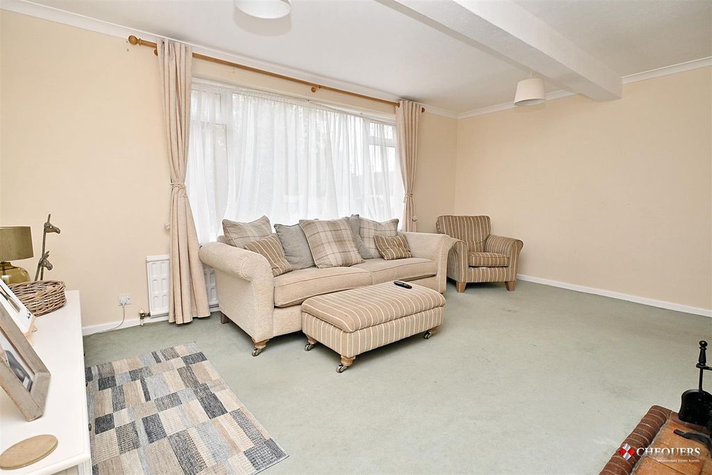 Property photo 2 of 28 Lounge