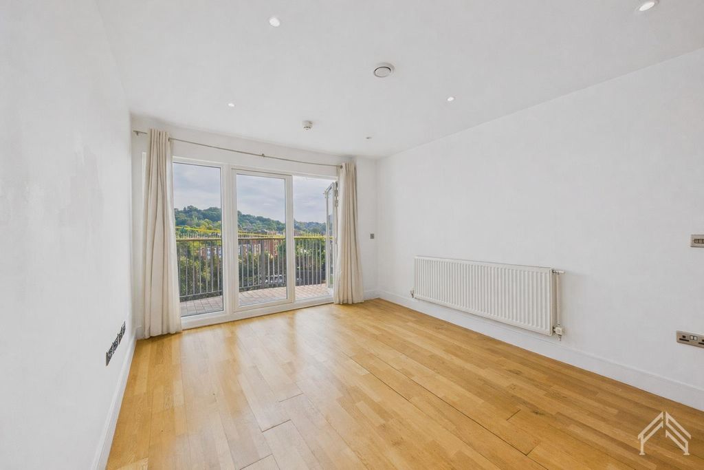 Property photo 1 of 8 8Cgnysa1Uuavf5Efpddvvq.Jpg